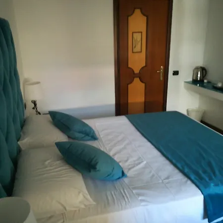 Suitenapolibeb Hotel *